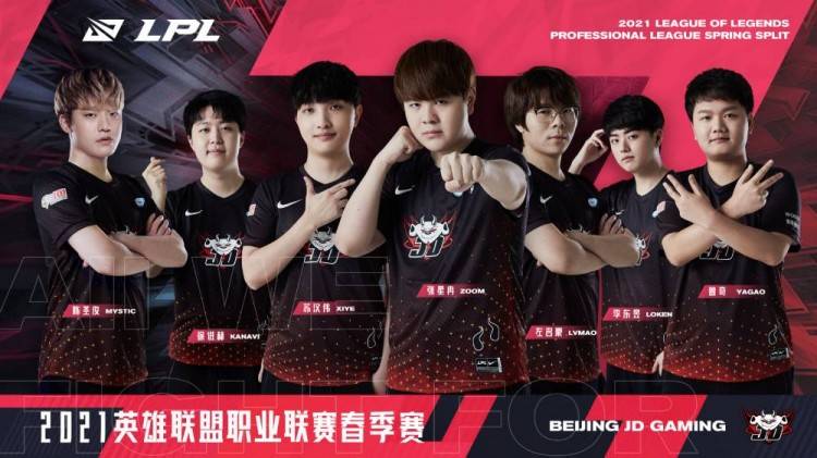 在他的背后 在他的背后