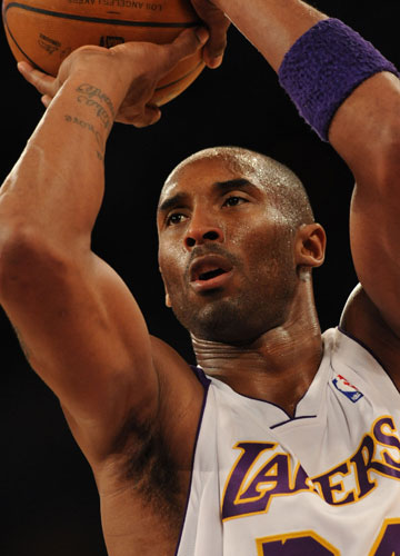 一脚更坚决 一脚更坚决