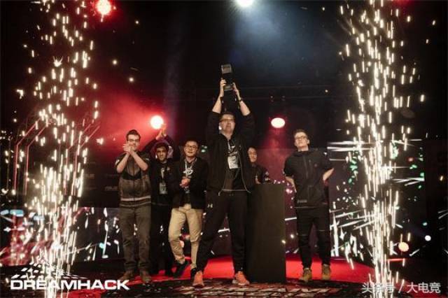 化与更衣室 化与更衣室